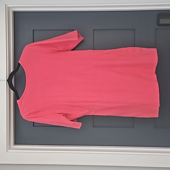 Pink tee - Picture 2 of 2